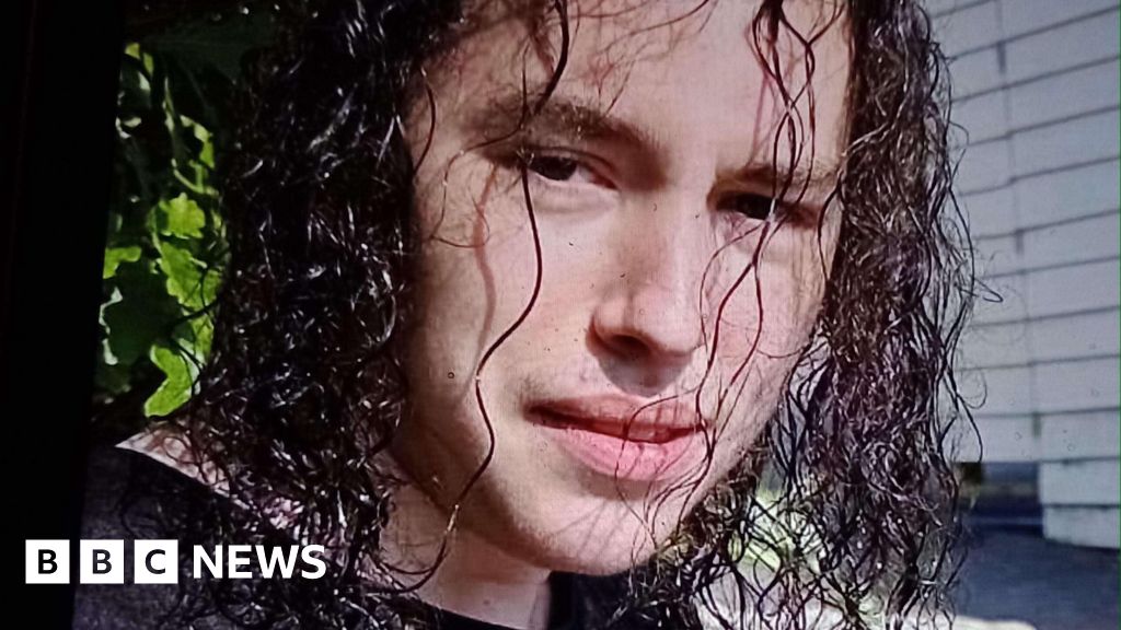 Hampshire teen 'encouraged' to take poison by suicide forum users
