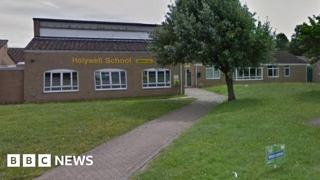 Bedfordshire teacher avoids ban despite safeguarding issue