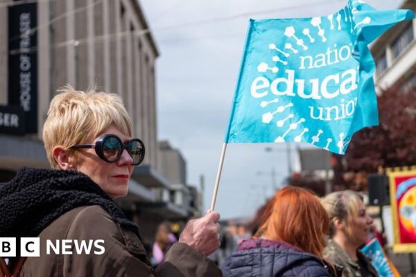 Teachers in England say they would strike over pay